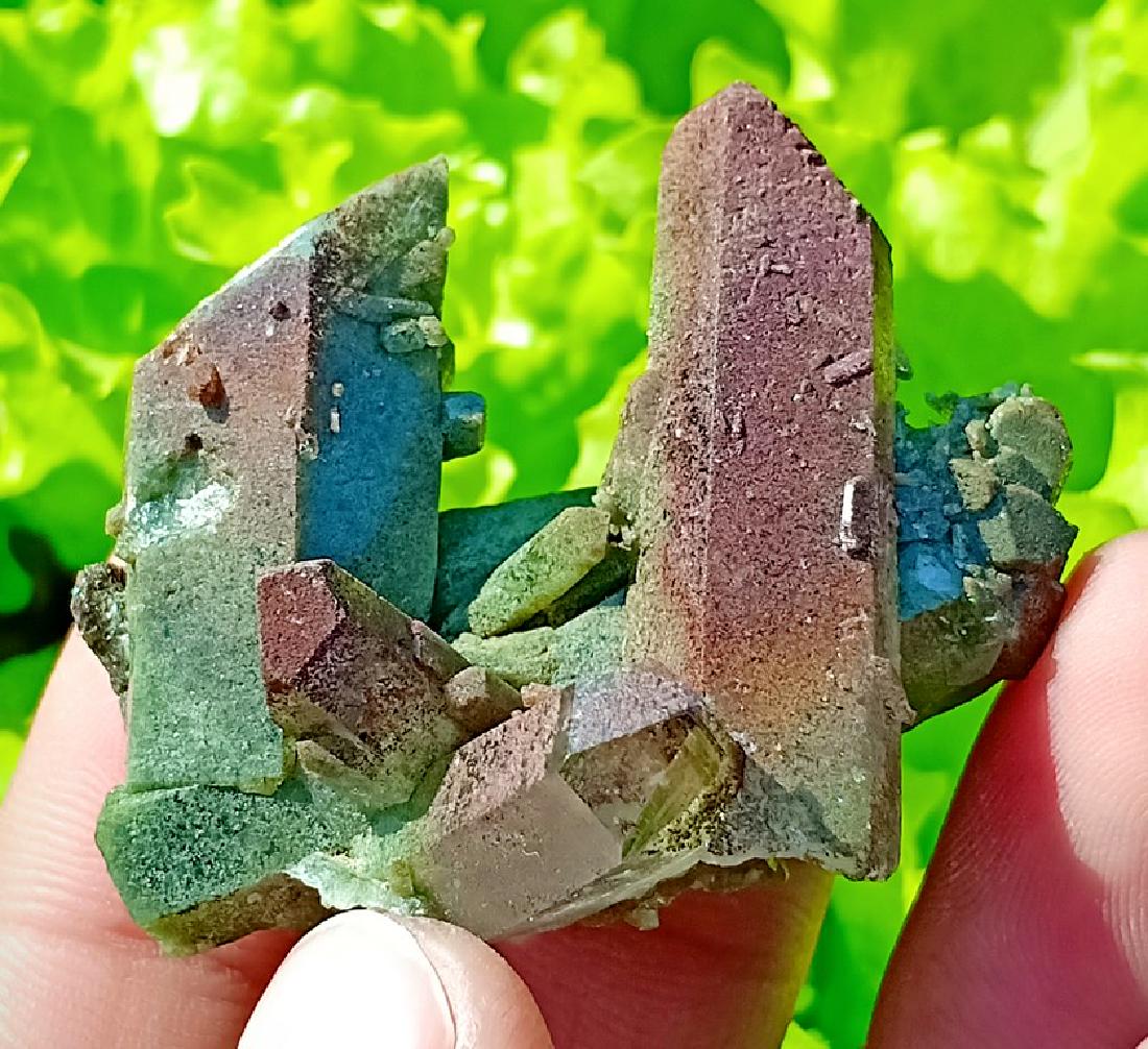 31 Gram Lovely Hematite & Chlorine Quartz Specimen: No Reserve! Title: 31 Gram Lovely Hematite & Chlorine Quartz Specimen Treatment: Natural Gemstone: Hematite & Chlorine Quartz Weight: 31 Gram Size/Dimensions: 39x43x30 mm Origin: Pakistan Shipping: Do