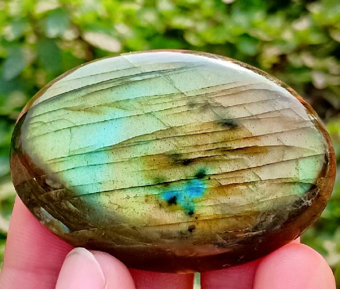 143.75 Carat Stunning Natural Labradorite Cab~ Africa: No Reserve! Title: 143.75 Carat Stunning Natural Labradorite Cab~ Africa Color/Clarity: None Gemstones: Labradorite Carat Weights: 143.75 Carat Size/Dimensions: 53.5x36x9 mm Origin: Africa Treatment: