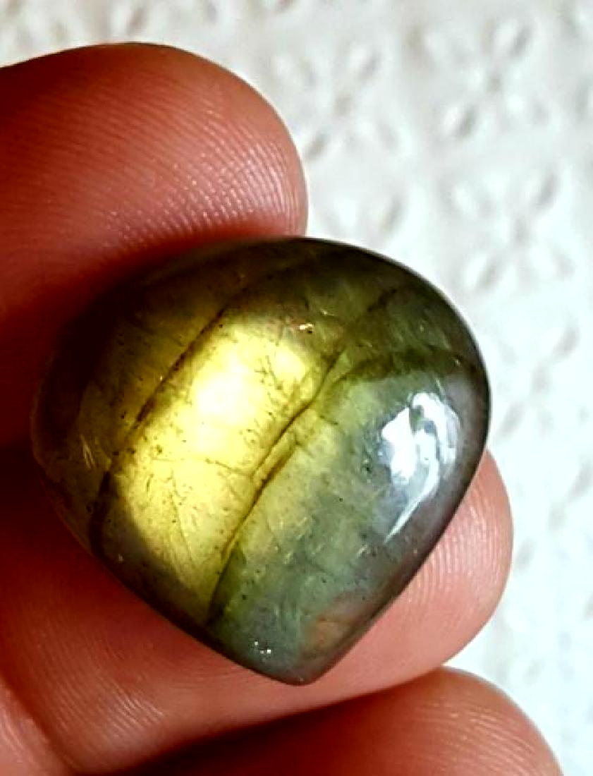 TOP QUALITY NATURAL LABRADORITE (1 of 2)