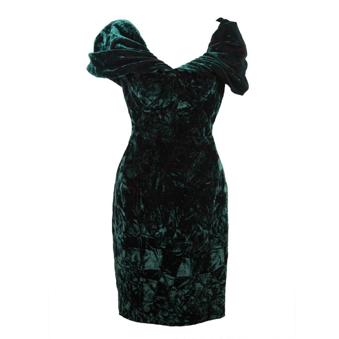 ANTONY PRICE Vintage Green Velvet OFF SHOULDER Mini: ANTONY PRICE Vintage Green Velvet OFF SHOULDER Mini DRESS Size 10 UK Material:Velvet Color / Effect: Green Main closure: Zip closure to the back Size: 10 UK (the size shown for this item is the size i