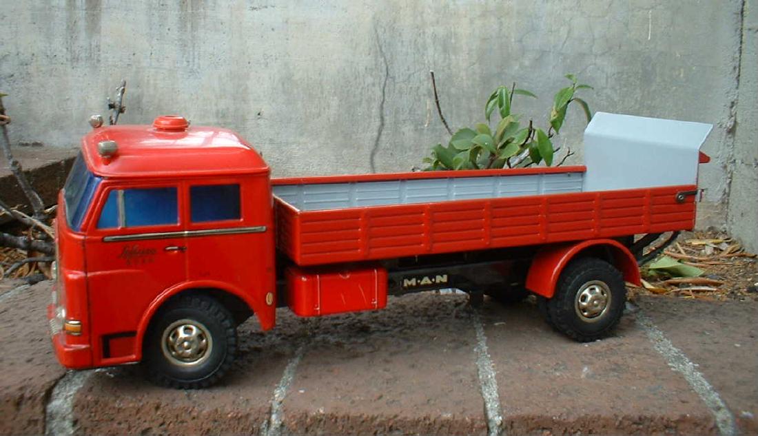 Schuco Lastomat 6804 truck, made in US-Zone Germany in (1 of 9)