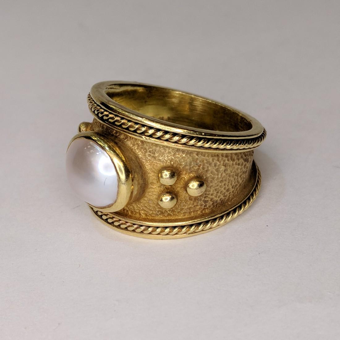 Vintage 14k Yellow Gold Mother of Pearl Ring (1 of 3)