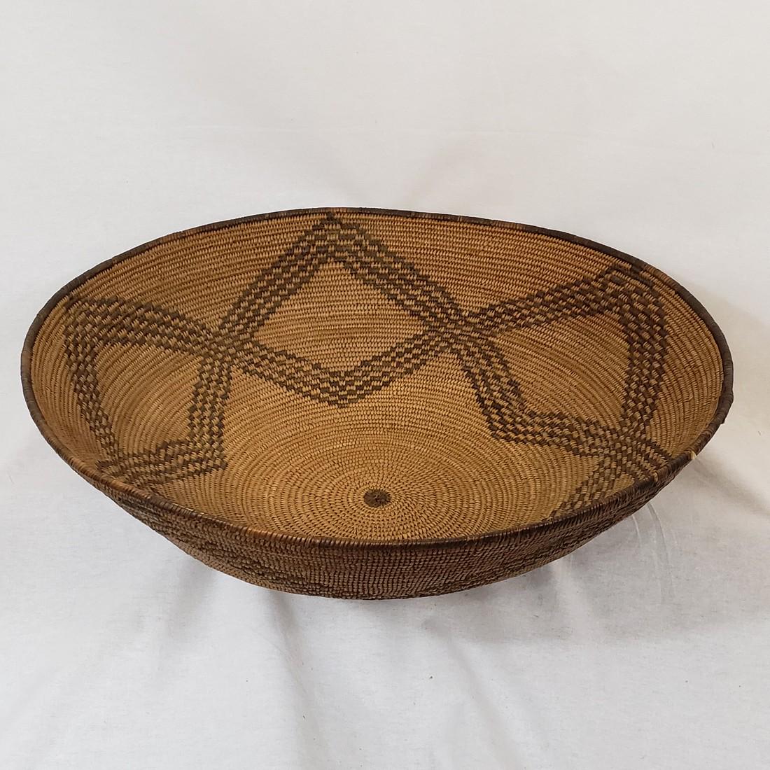 Near mint large and fine Apache basketry bowl ca (1 of 10)