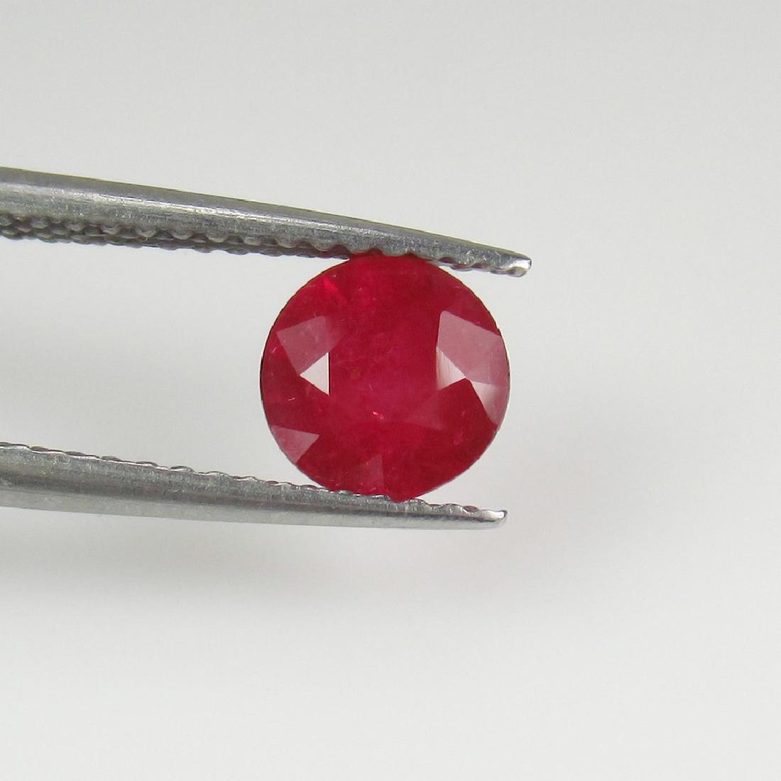 0.98 Ct Genuine Mozambique Red Ruby 6 mm Round Cut (1 of 2)