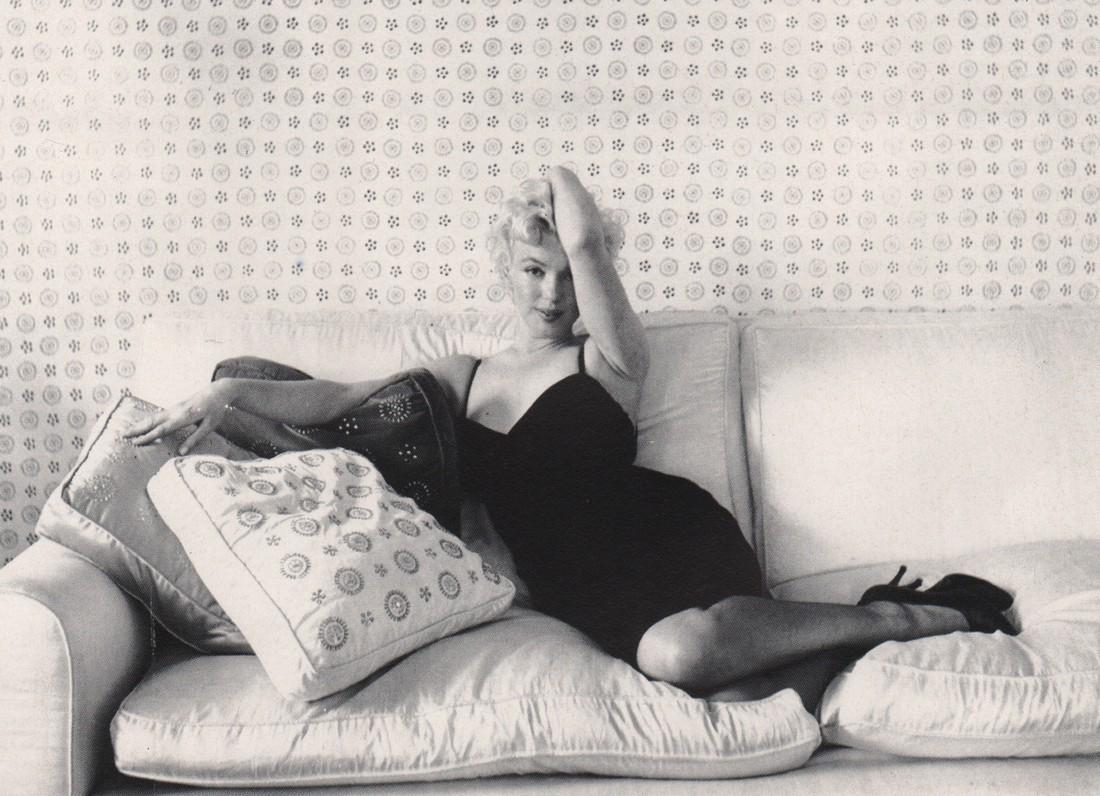 CECIL BEATON - Marilyn Monroe, NY,1956: Artist: CECIL BEATON Print Title: Marilyn Monroe, NY,1956 Printing Date: 1980’s Medium: photo-lithograph Printed in: Italy Image Size: 6 x 7.5” Reserve: $25.00 Shipping: Domestic: Flat-rate of $15