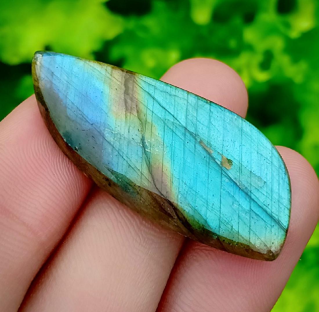 37.00 Carat Stunning Natural Labradorite Cab~ Africa: No Reserve! Title: 37.00 Carat Stunning Natural Labradorite Cab~ Africa Color/Clarity: None Gemstones: Labradorite Carat Weights: 37.00 Carat Size/Dimensions: 42x19x5 mm Origin: Africa Treatment: Natu