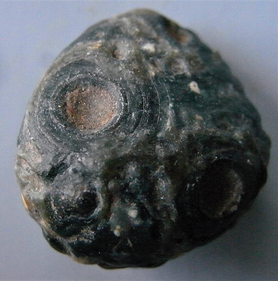 EYE AGATE - ALL NATURAL: Title: EYE AGATE - ALL NATURAL Origin: Alasham Area, Gobi Desert, Inner Mongolia, China Size: 2x1.6x1.3 cm / 5.9 gram round & flattened, green to black eye agate with some intricate textures Reserve: 
