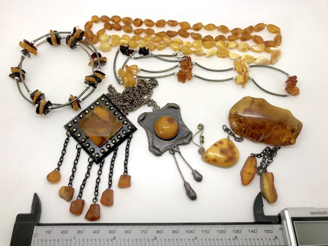 Lot: vintage Baltic amber jewellery 81grams/8pcs (1 of 6)