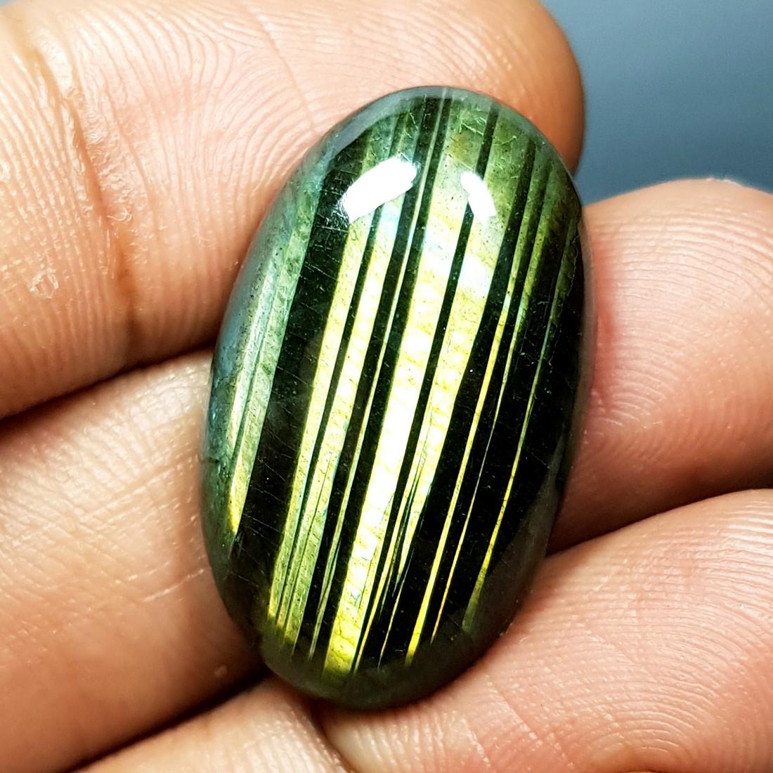24.53 ct Natural Labradorite: No Reserve! Item: 24.53 ct Natural Labradorite Color/Clarity: Opaque Loose gemstone Carat Weights: 24.53 Size/Dimensions: 26.74 x 15.84 x 6.80 Oval - USA Shipping: Domestic: Flat-rate of $10.00 to any