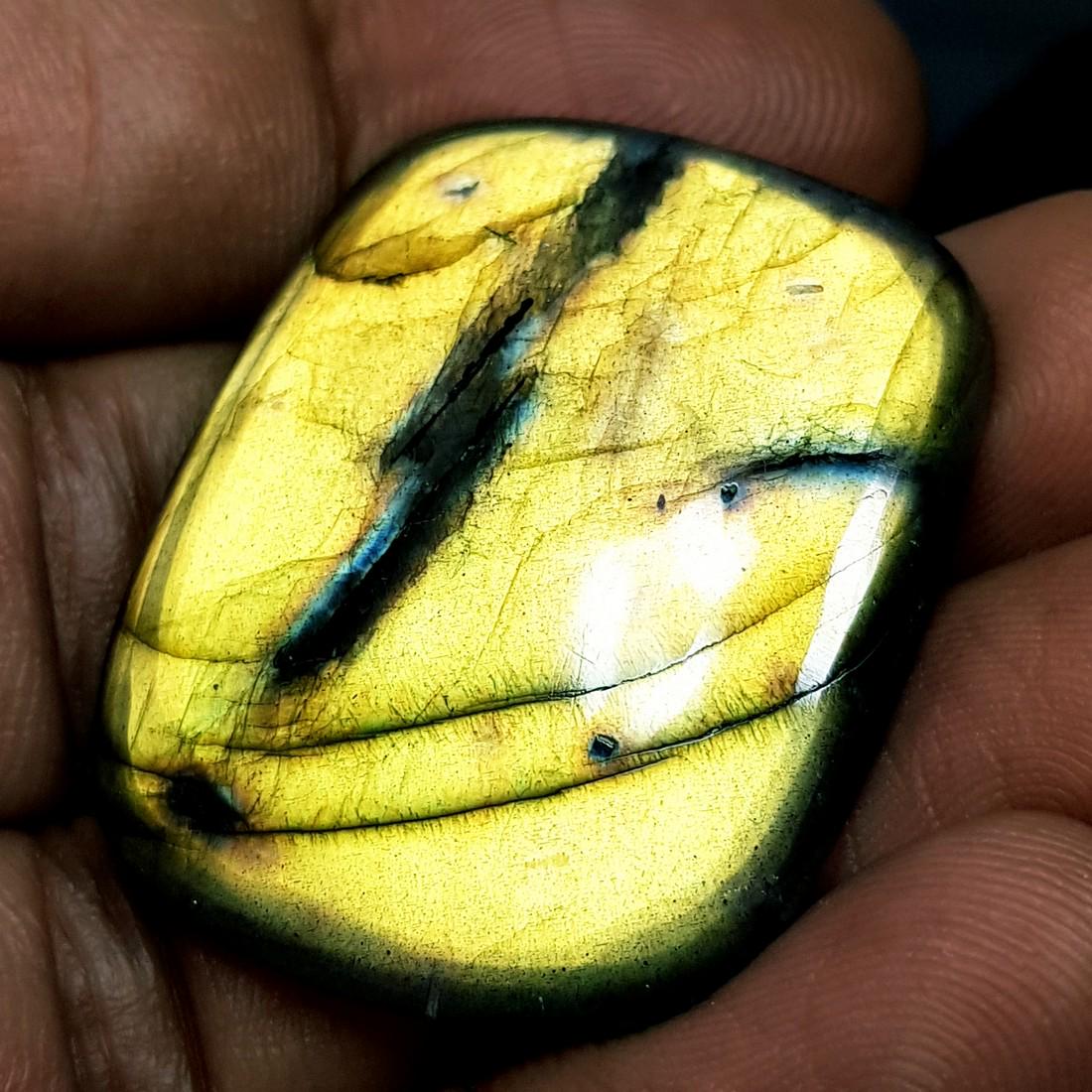 52.25 ct Natural Labradorite: No Reserve! Item: 52.25 ct Natural Labradorite Color/Clarity: Opaque Loose gemstone Carat Weights: 52.25 Size/Dimensions: 33.80 x 26.99 x 5.92 Rectangular - USA Shipping: Domestic: Flat-rate of $10.00