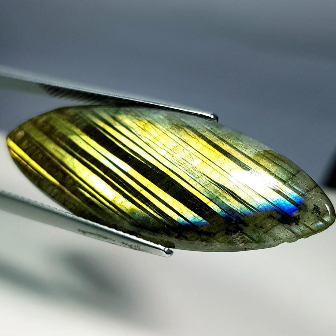 20.44 ct Natural Labradorite: No Reserve! Item: 20.44 ct Natural Labradorite Color/Clarity: Opaque Loose gemstone Carat Weights: 20.44 Size/Dimensions: 40.58 x 15.03 x 4.44 Marquise - USA Shipping: Domestic: Flat-rate of $10.00 to