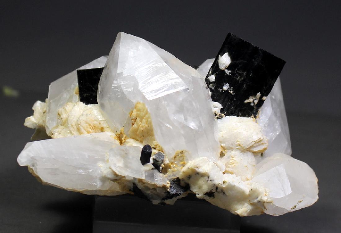 Amazing Scroll Tourmaline With Quartz Specimen: No Reserve! Title: Amazing Scroll Tourmaline With Quartz Specimen Origin: SKardu Pakistan Weight: 408 Grams Size/Dimensions: 90*90*56 mm Amazing Scroll Tourmaline With Quartz Specimen From Skardu Paki