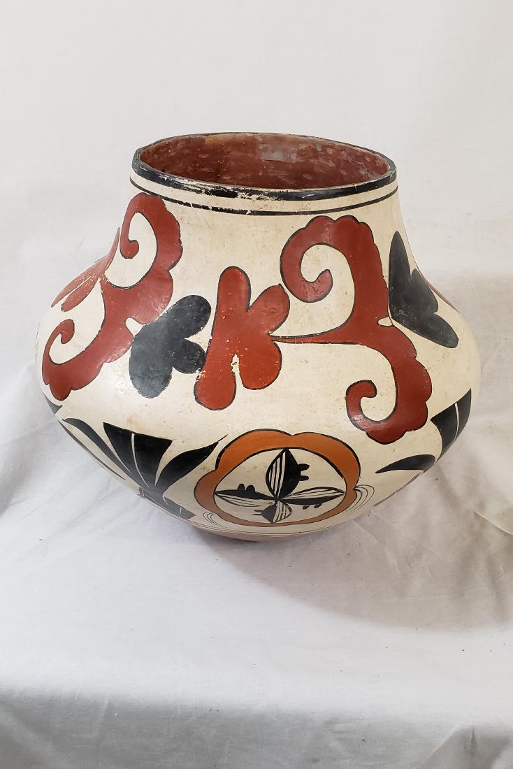Large pueblo pottery water jar ca 1930's (1 of 6)