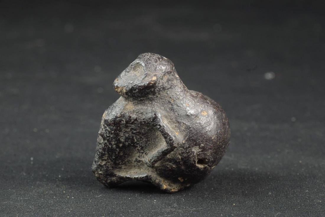 Old protective Sulawesi talisman monkey figure -: DIMENSIONS: diameter: cm 6 (inch: 6" ) WEIGHT: 70 g ca. DESCRIPTION: Coming from Sulawesi (Indonesia) this small item is an old terracotta figure charm, carved as a monkey, would have been used for pe