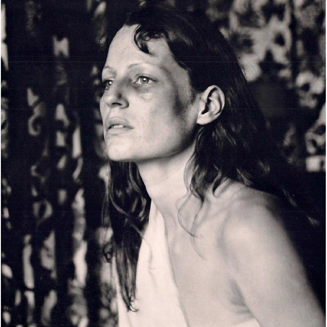 ROBERT MAPPLETHORPE - Caterine Milinaire, 1976: Artist: ROBERT MAPPLETHORPE Print Title: Caterine Milinaire, 1976 Caterine Milinaire (born in 1942, Paris, France) is a journalist, photographer, and author. Medium: Sheet-fed Gravure Printing Date: 1