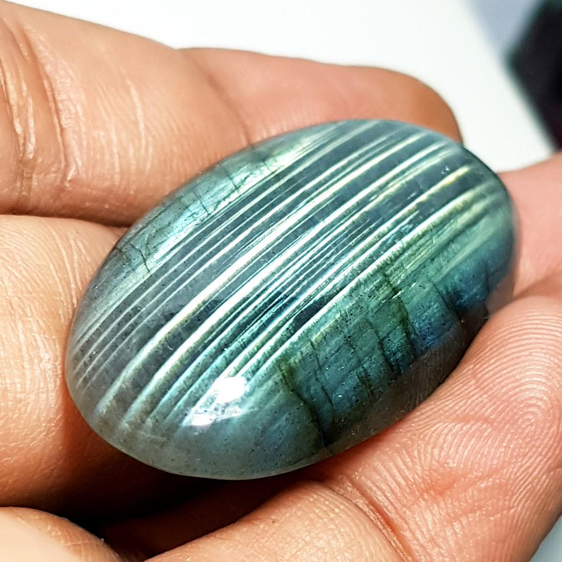 68.96 ct Natural Labradorite: No Reserve! Title: 68.96 ct Natural Labradorite Color/Clarity: Opaque Gemstones: Gemstones Carat Weights: 68.96 Size/Dimensions: 46.85 x 23.06 x 7.75 Additional Information: Oval - USA Shipping: