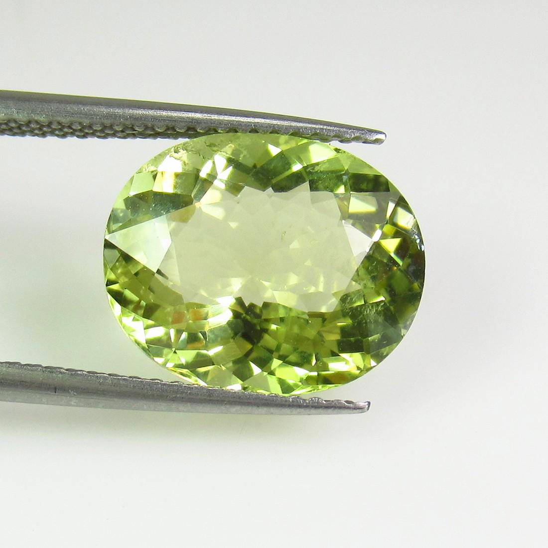 5.04 Ct Genuine Yellowish Green Beryl 13X11 mm Oval Cut: No Reserve! Title: 5.04 Ct Genuine Yellowish Green Beryl 13X11 mm Oval Cut Stone Clarity: VVS Gemstones: Natural Beryl Oval Carat Weights: 5.04 Size/Dimensions: 13.00 x 11.00 x 6.60 mm Additional Info