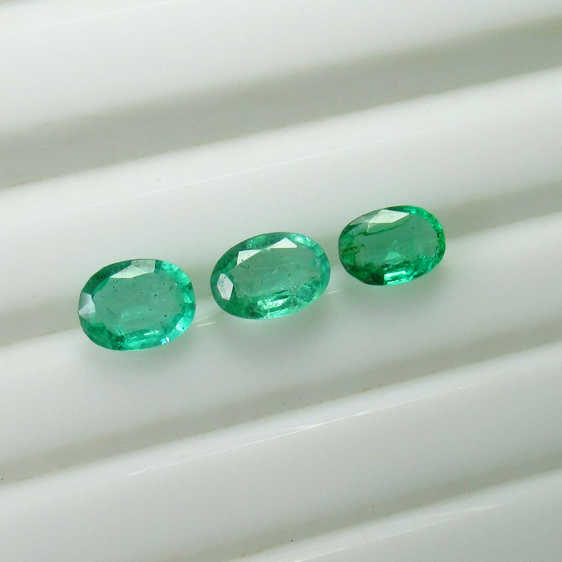 1.18 Ct Genuine 3 Zambian Emerald Oval Set (1 of 2)
