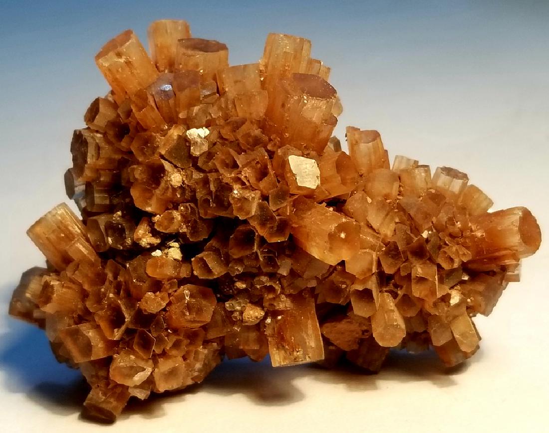 COLLECTOR PIECE - 115.4 GRAMS SUPREME QUALITY RARE: Title: COLLECTOR PIECE - 115.4 GRAMS SUPREME QUALITY RARE ARAGONITE CRYSTLS Origin: AFGHANISTAN Weight: 115 GRAMS Reserve: $650.00 Shipping: Domestic: Flat-rate of $18.00 to anywhere within the contig
