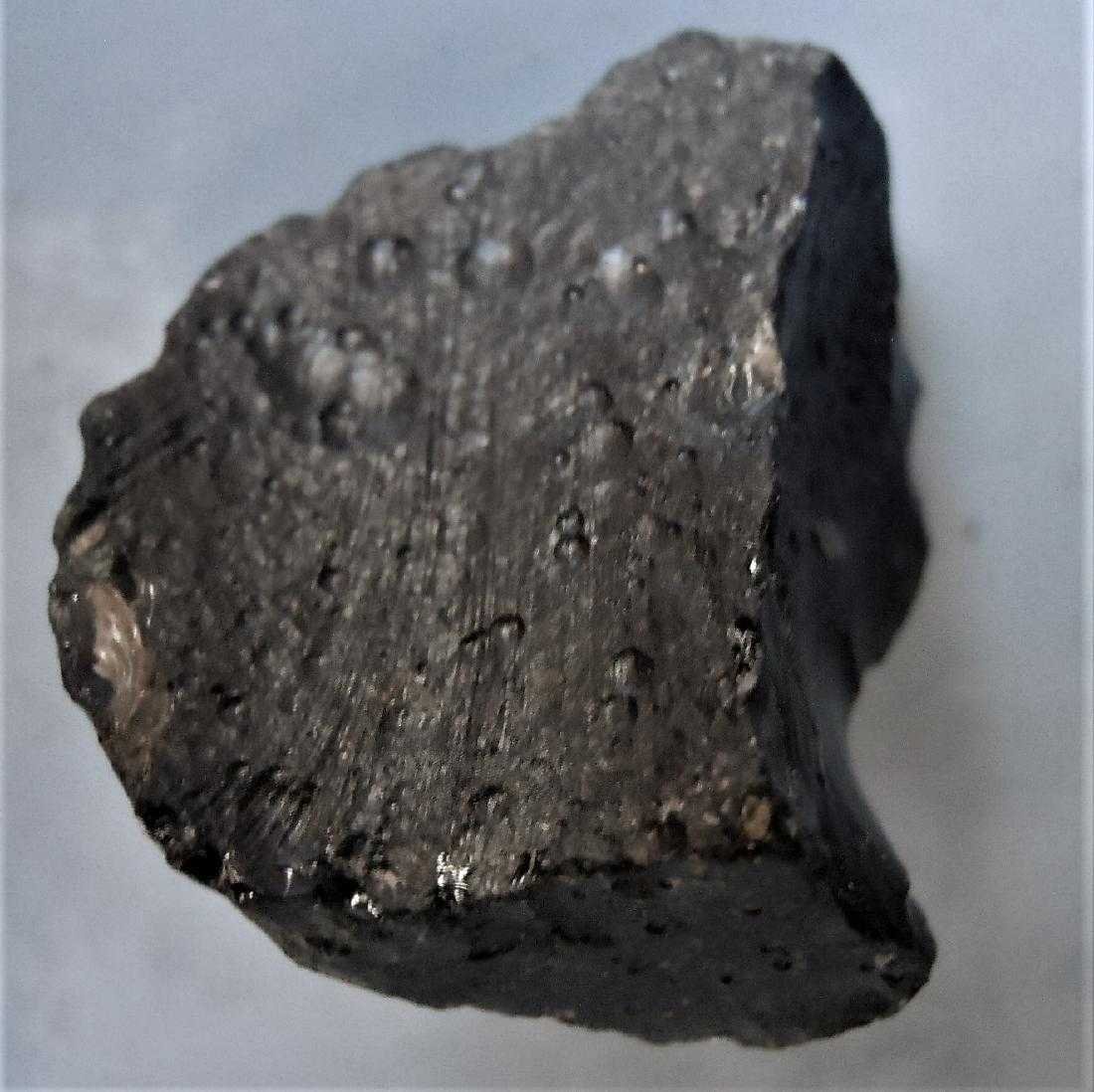 THAILANDITE TEKTITE - FROM METEORITE IMPACT: Title: THAILANDITE TEKTITE - FROM METEORITE IMPACT Origin: Noen Sa-Nga, Chaiyaphum Province, Thailand Size: 2x1.5x1 cm / 4 gram Additional Information: irregular shaped thailandite tekite. convex side