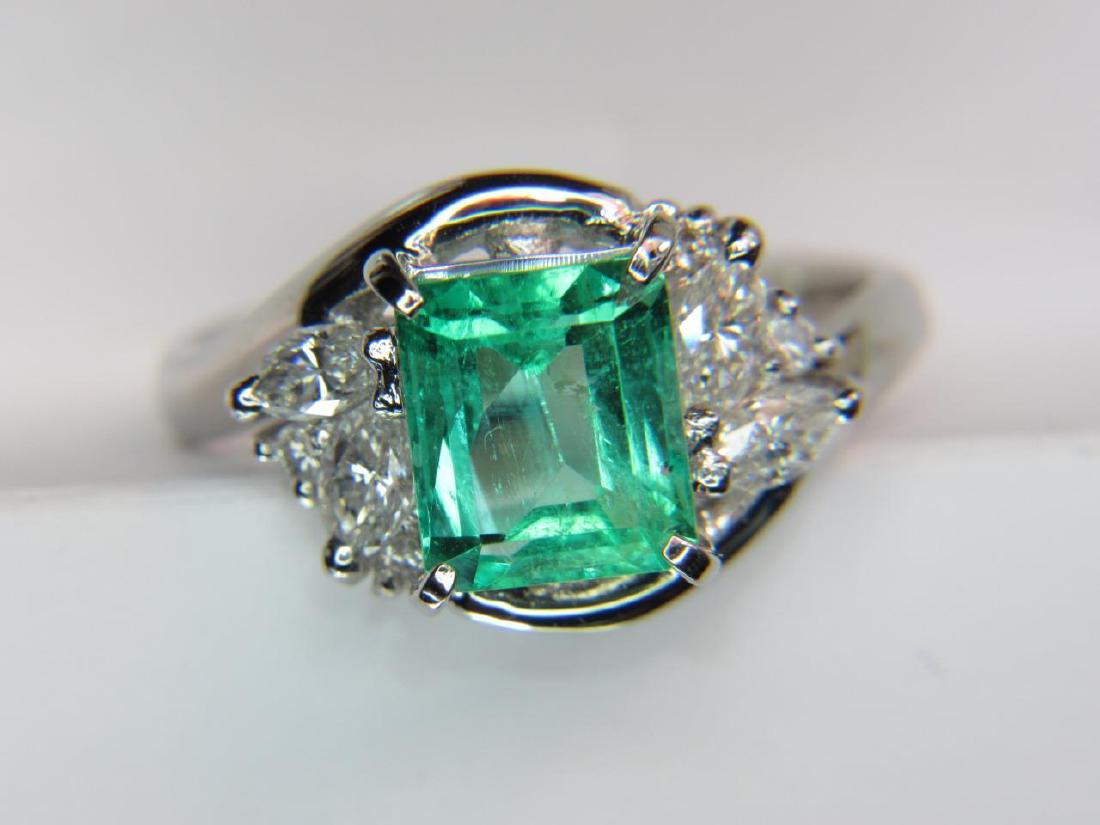 2.06CT STUNNING BRIGHT BLUE GREEN COLUMBIAN EMERALD: CENTER STONE Pieces: 1 Shape: Emerald Facet Type: Emerald Beryl Color: Bright Bluish Green Weight: 2.06 CT Clarity: SI1-VS2 (Type III) ( PLEASE; If unsure of what clarity means see chart below for
