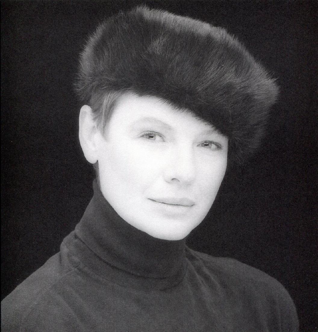 MAPPLETHORPE - Dianne Wiest, 1988: Artist: MAPPLETHORPE Print Title: Dianne Wiest, 1988 Medium: Duotone Engraving Printed 1989 in the US Image size (inches) approx. 9 x 9” Robert Mapplethorpe was an American photographer, known for h