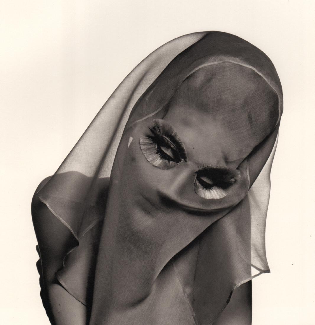 IRVING PENN - Marisa Berenson, Vogue, 1960s: Artist: IRVING PENN Print Title: Marisa Berenson, Vogue, 1960s Medium: Quad-tone Photoengraving Printed 1991 in the US Image size (inches) approx.7 x 7” Irving Penn was an American photographer know