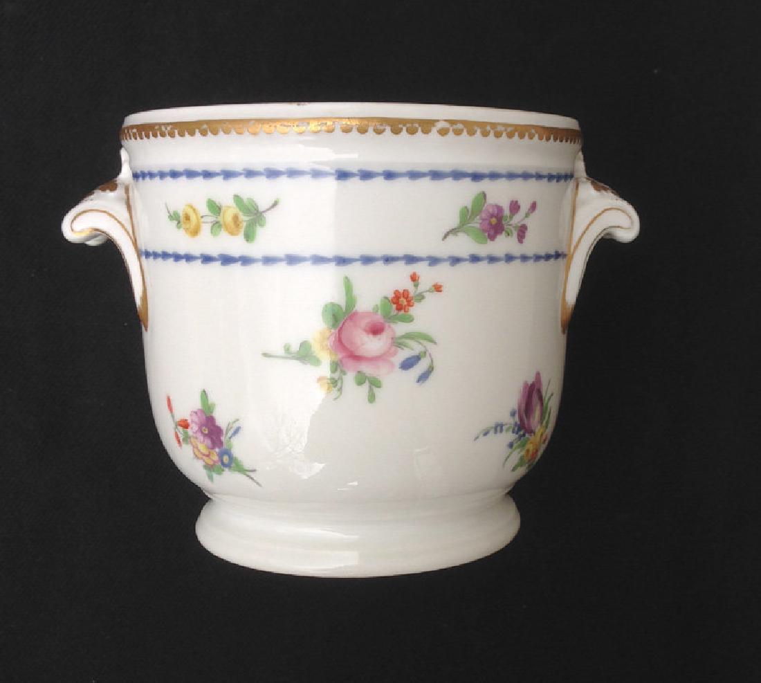 Glass cooler, seau à verre, Rue Thiroux, Paris, late: Reserve Reduced! A French glass cooler, a seau à verre. The Manufacture de la Reine at Rue Thiroux, late 18th century. The production of the porcelain factory at Rue Thiroux enjoyed the special prote