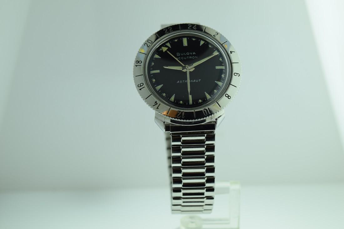 Bulova Accutron Astronaut 24 Hour Bezel Watch, 1969: Brand: Bulova Watch: Bulova Accutron Astronaut 24 Hour Bezel Watch, 1969 Date: 1969 Movement: Battery operated Case Metal: Stainless steel Case Size: 38 mm Bracelet Type: Expansion bracelet Bracelet L