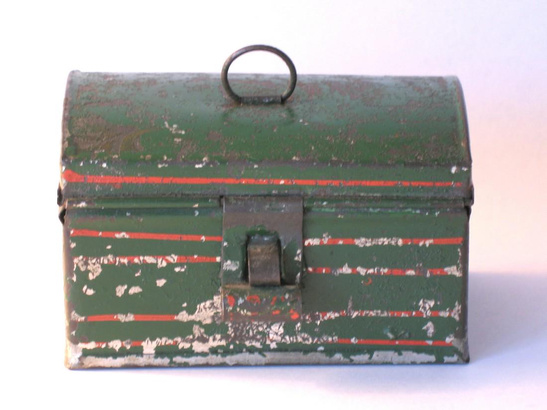 Early New England toleware trinket box. (1 of 2)