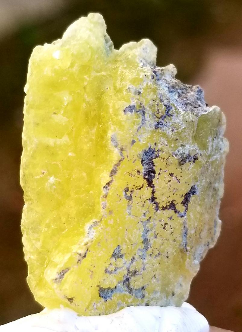 6.1 GRAMS LEMON YELLOW BEAUTIFUL BRUCITE MINERAL: No Reserve! Title: 6.1 GRAMS LEMON YELLOW BEAUTIFUL BRUCITE MINERAL Origin: AFGHANISTAN Weight: 6.1 grams Description: 6.1 GRAMS LEMON YELLOW BEAUTIFUL BRUCITE MINERAL Shipping: Domestic: Flat-rate of