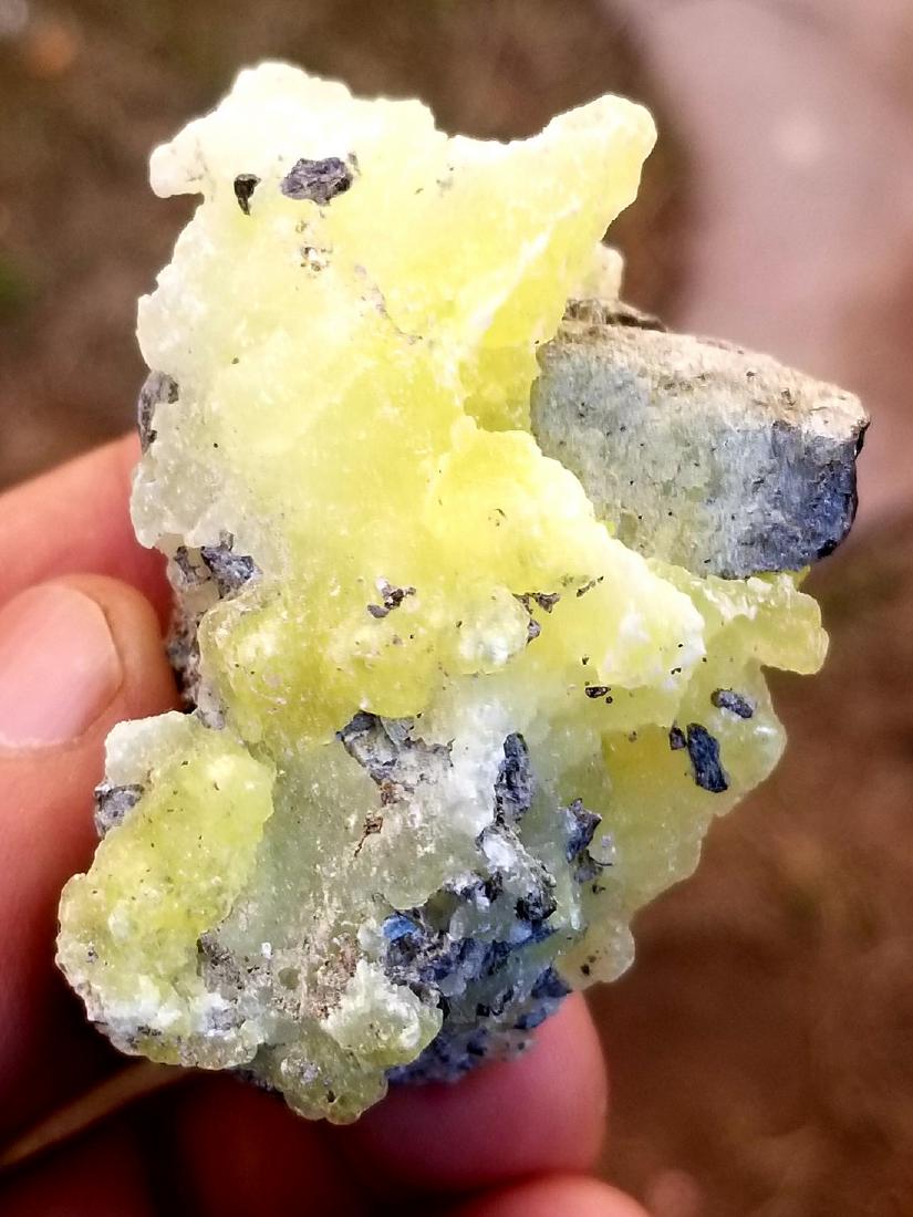 47.4 GRAMS LEMON YELLOW BEAUTIFUL BRUCITE MINERAL: No Reserve! Title: 47.4 GRAMS LEMON YELLOW BEAUTIFUL BRUCITE MINERAL Origin: AFGHANISTAN Weight: 47.4 grams Description: 47.4 GRAMS LEMON YELLOW BEAUTIFUL BRUCITE MINERAL Shipping: Domestic: Flat-rate