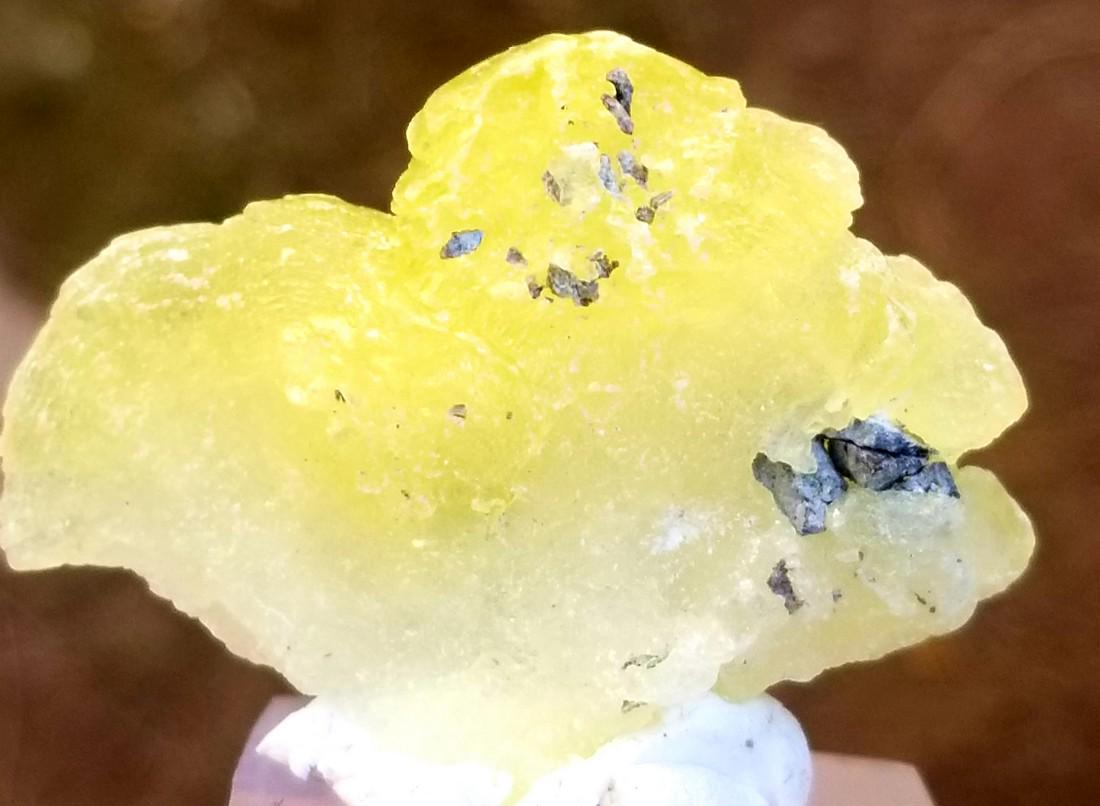 12.6 GRAMS LEMON YELLOW BEAUTIFUL BRUCITE MINERAL: No Reserve! Title: 12.6 GRAMS LEMON YELLOW BEAUTIFUL BRUCITE MINERAL Origin: AFGHANISTAN Weight: 12.6 grams Description: 12.6 GRAMS LEMON YELLOW BEAUTIFUL BRUCITE MINERAL Shipping: Domestic: Flat-rate