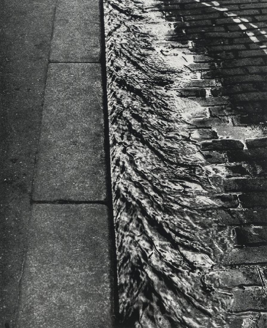 ANDRE KERTESZ - Pavement, 1929 (1 of 1)