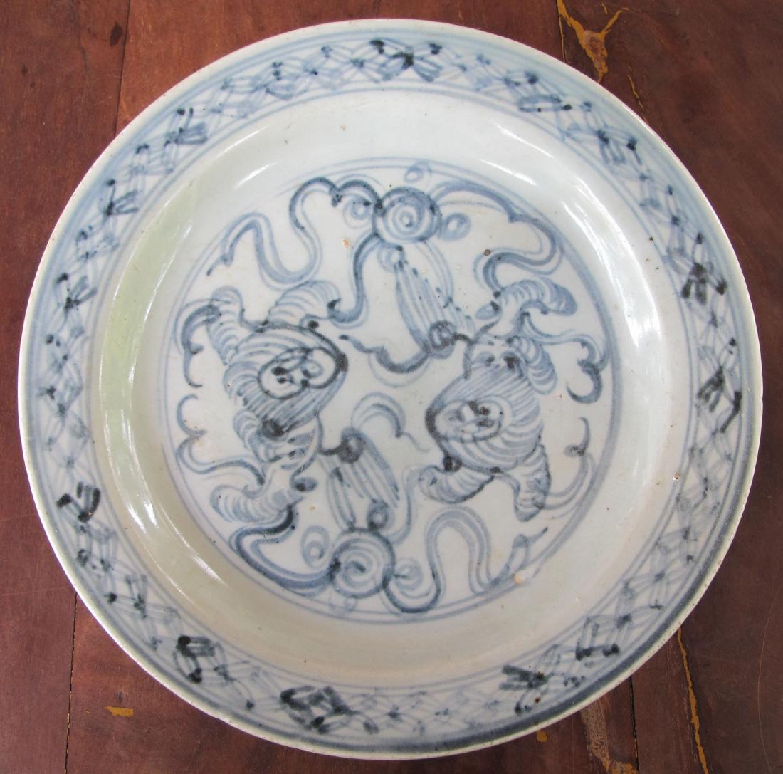 Ming dish with liondogs: Reserve Reduced! Title: Ming dish with liondogs Origin: China Date/Period: Ming dynasty (1368-1644) Materials: porcelain Size: width 20,5cm Reserve: $145.00 Jasper52 negotiates the lowest reserves so 
