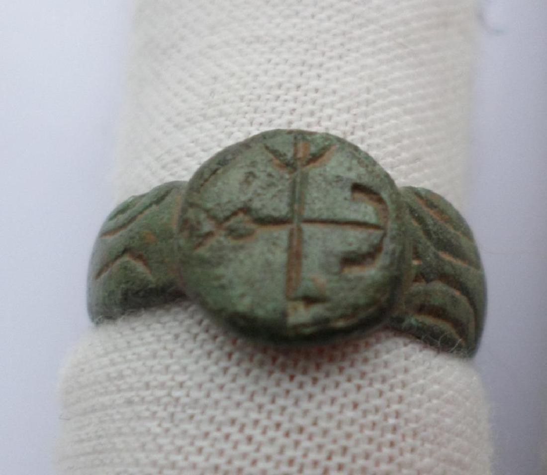 Late medieval merchants ring with anchor and arrow (1 of 5)