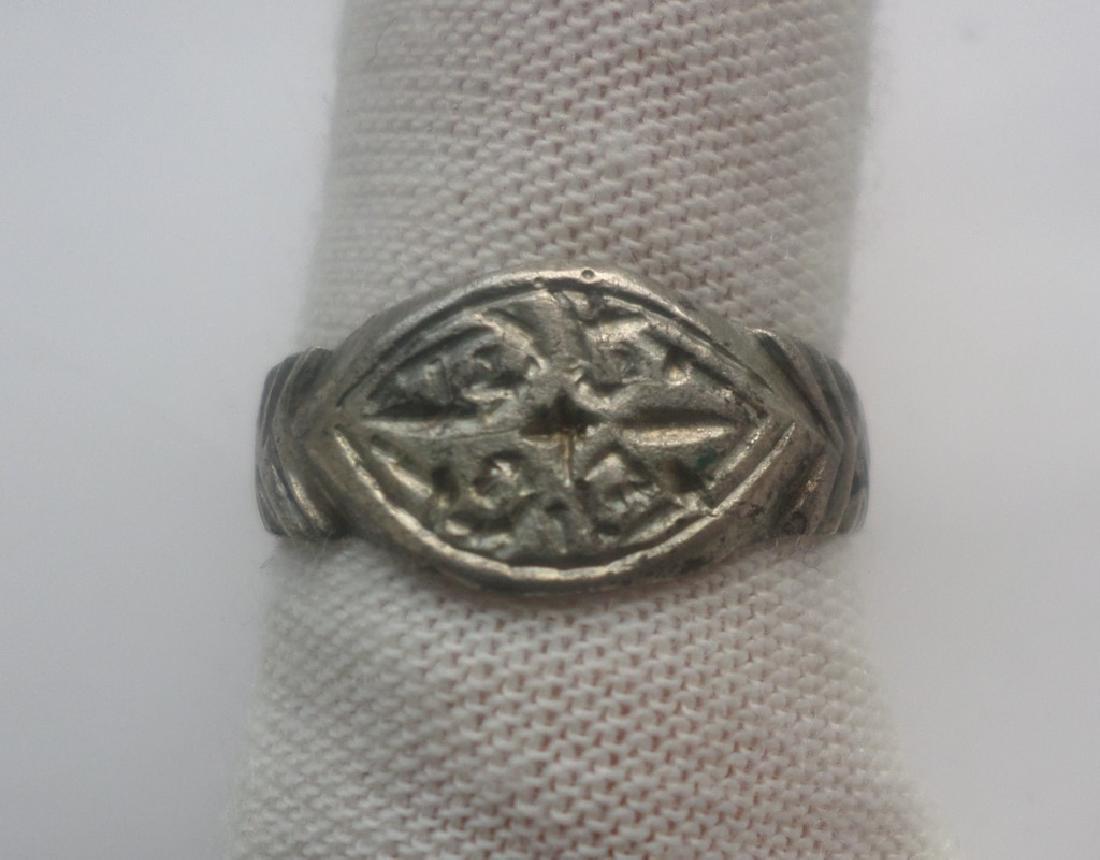 Byzantine silver ring with nice decoration (1 of 7)