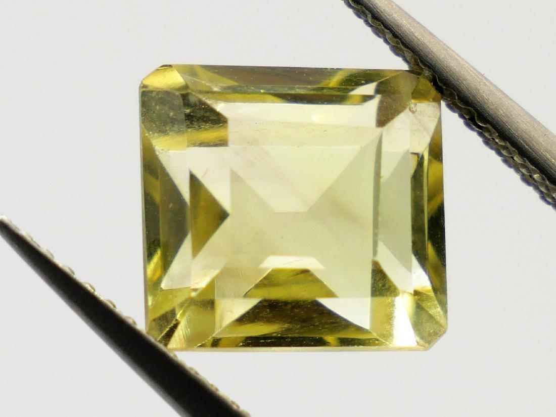 Lemon Quartz of 5.43 ct **Square Emerald Cut**: No Reserve! Title: Lemon Quartz of 5.43 ct **Square Emerald Cut** Color/Clarity: Yellow Gemstone Type: Lemon Quartz Carat Weights: 5,43 Size/Dimensions: 9.83 x 9.50 x 7.58 MM Additional Information: F