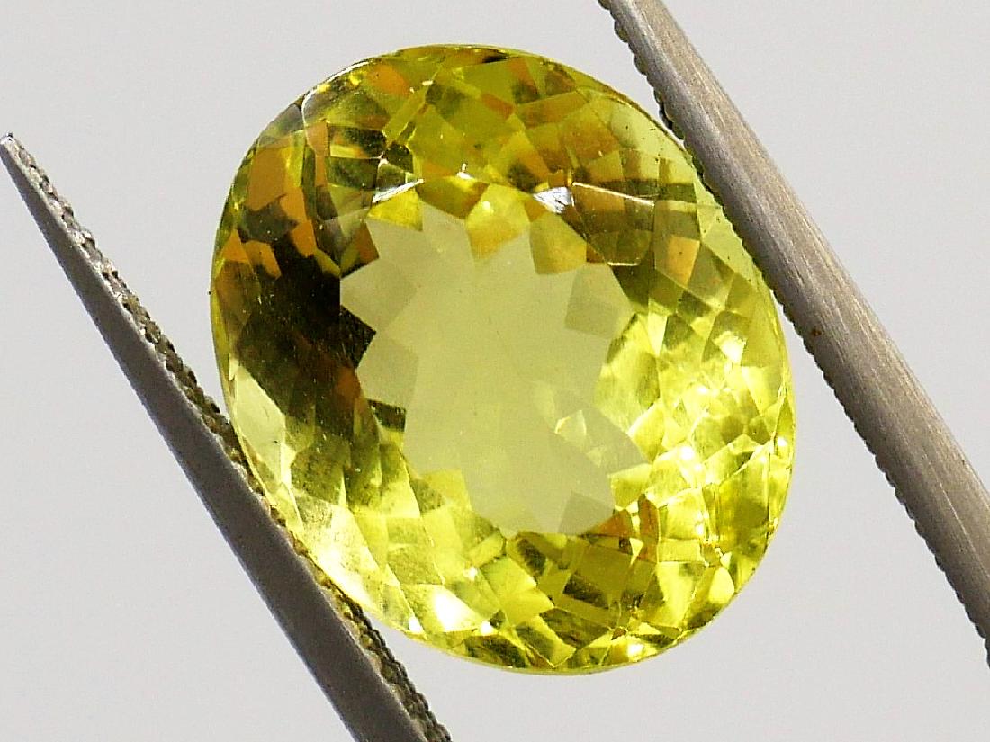 Lemon Quartz of 8.80 ct: No Reserve! Title: Lemon Quartz of 8.80 ct Color/Clarity: Yellow Gemstone Type: Lemon Quartz Carat Weights: 8.8 Size/Dimensions: 14.81 x 12.18 x 8.68 mm Additional Information: Fine Quality. Oval Mixe
