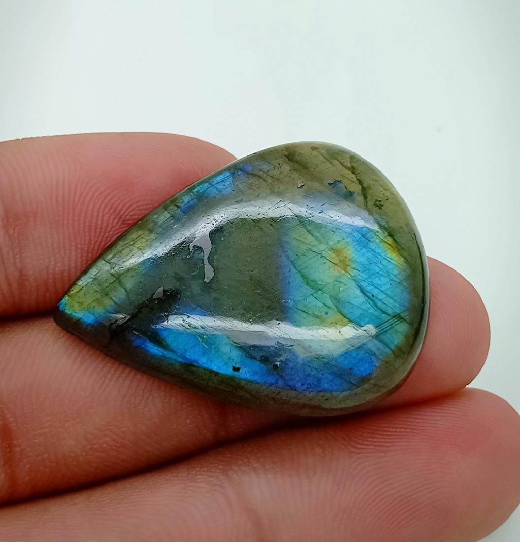 47.70 Carat Beautiful Natural Labradorite Cab: Reserve Reduced! Title: 47.70 Carat Beautiful Natural Labradorite Cab Color/Clarity: None Gemstones: Labradorite Carat Weights: 47.70 Carat Size/Dimensions: 33x25x7 mm Origin: Africa Treatment: Natura