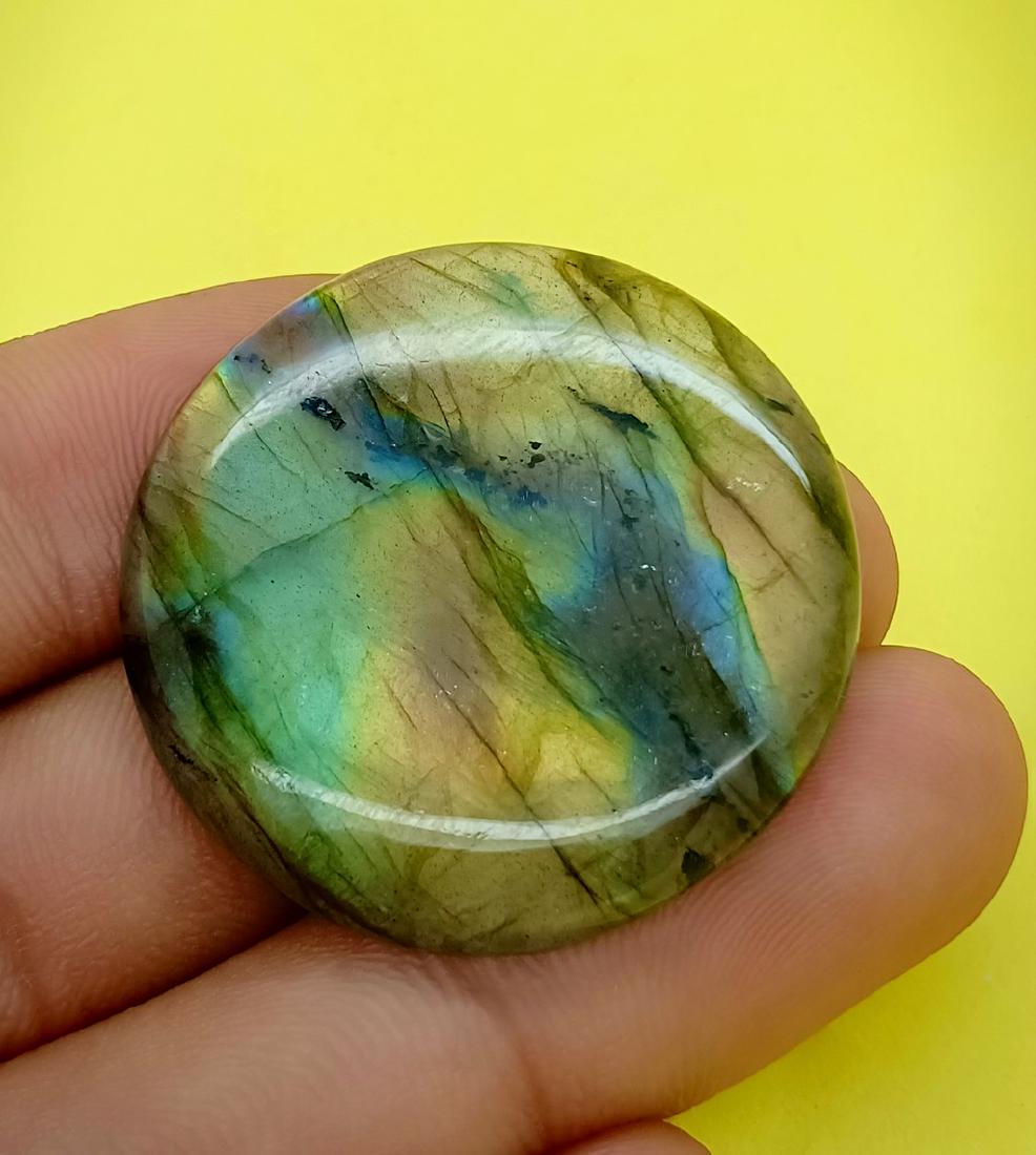 55.70 Carat Stunning Natural Labradorite Cab: Reserve Reduced! Title: 55.70 Carat Stunning Natural Labradorite Cab Color/Clarity: None Gemstones: Labradorite Carat Weights: 55.70 Carat Size/Dimensions: 34x34x5 mm Origin: Africa Treatment: Natural