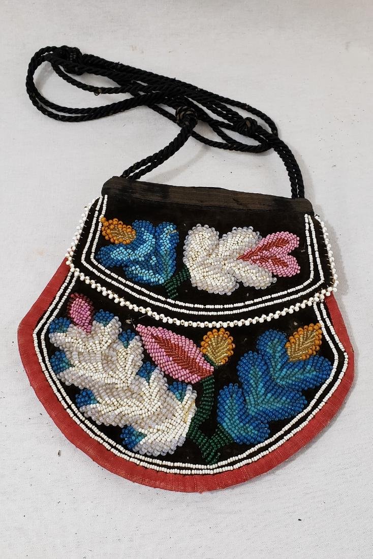 Woodlands Indian beaded bag ca 1870. (1 of 5)