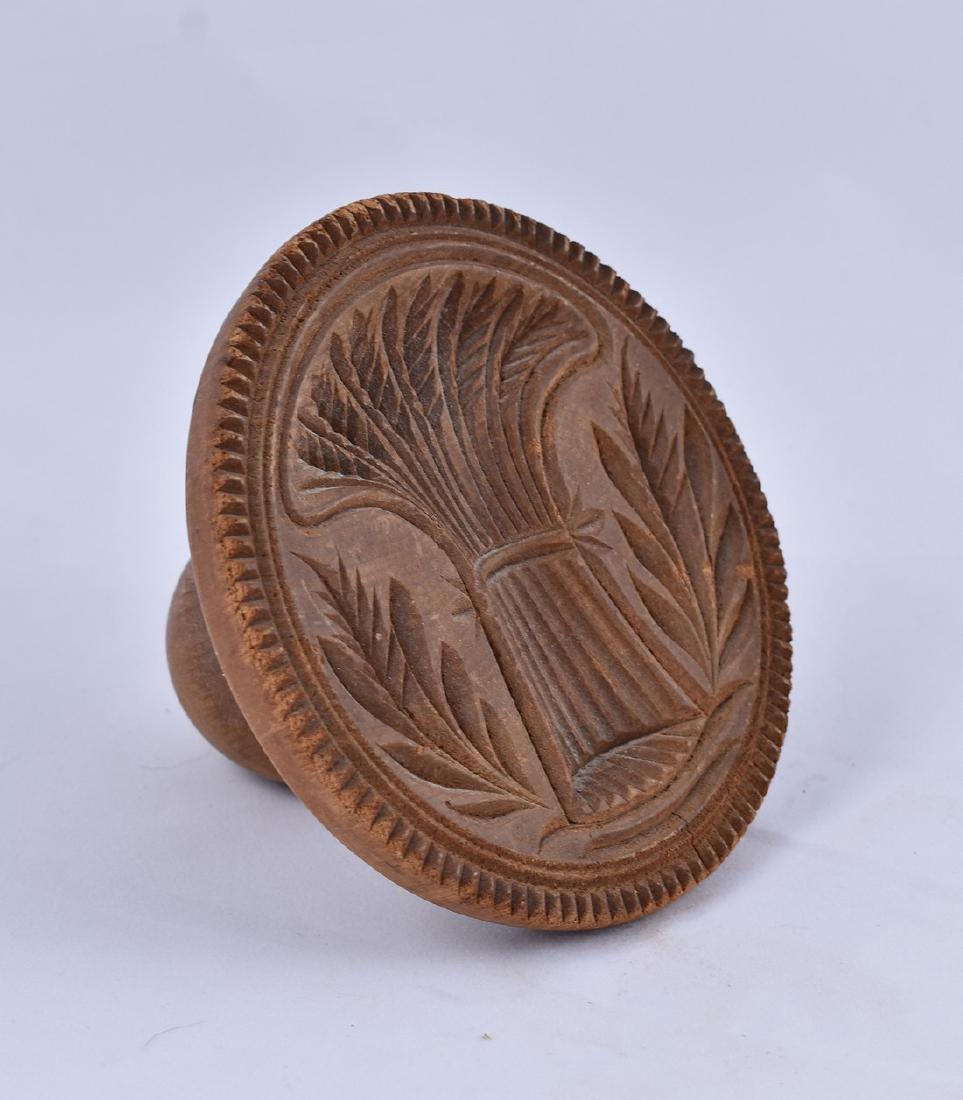 Deeply carved 19th C. sheaf of wheat butter print,: Title: Deeply carved 19th C. sheaf of wheat butter print, showing in excellent condition with normal wear Dimensions: Size: 4 3/8" dia Provenance/Additional Information: hanging hole in handle (partia