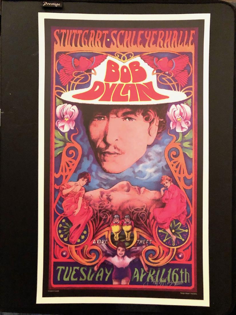 BOB DYLAN - STUTTGART SIGNED BY ARTIST: COMPLETE YOUR BOB MASSE COLLECTION ! ! ! BOB DYLAN STUTTGART - SIGNED BY ARTIST commemorative print Heavy Stock Approx. 14 x 24 Bob Masse is from British Columbia - Canada's west coast and has been pr