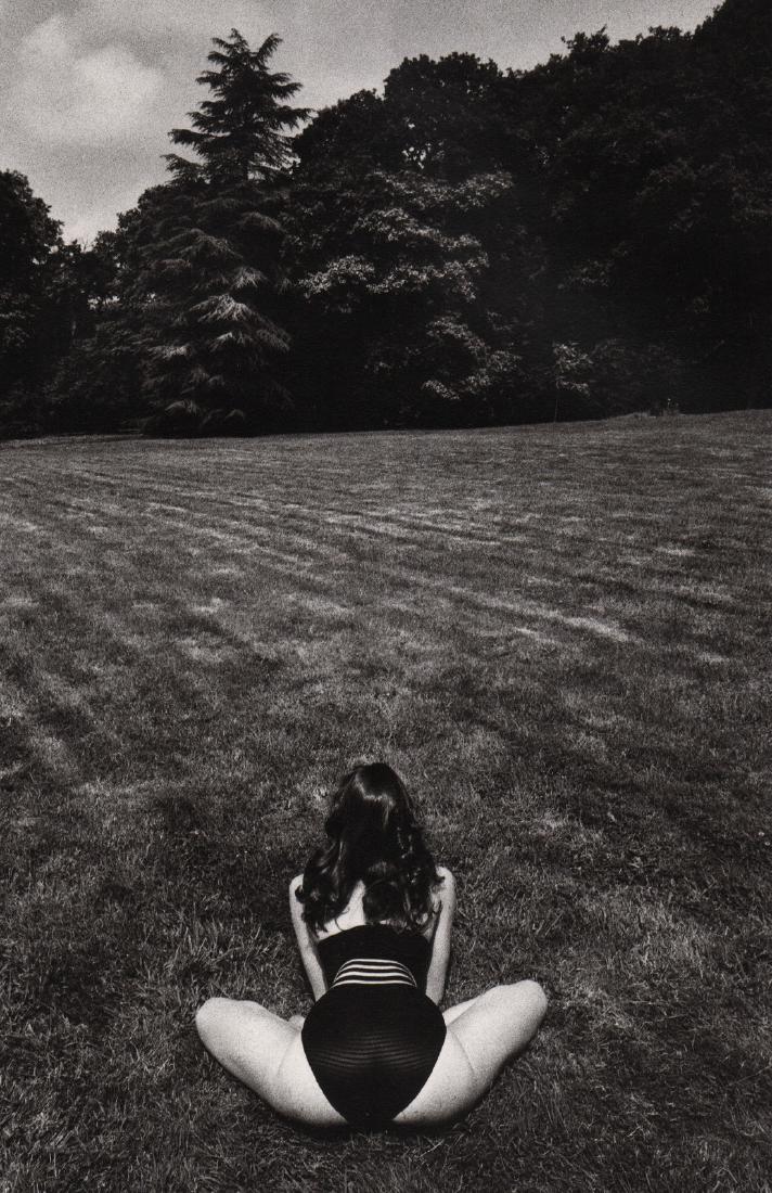 JEANLOUP SIEFF- Champignon, Paris, 1983: Artist: JEANLOUP SIEFF Print Title: Champignon, Paris, 1983 Medium: Duotone Engraving Printed 1994 in Italy Image size (inches) approx. 10 x 7Â” Jeanloup Sieff (1933-2000) was a French photographe