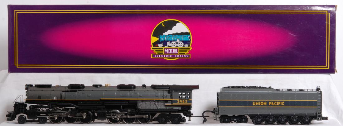 MTH 20-3000 Union Pacific gray challenger in OB. Loco (1 of 3)