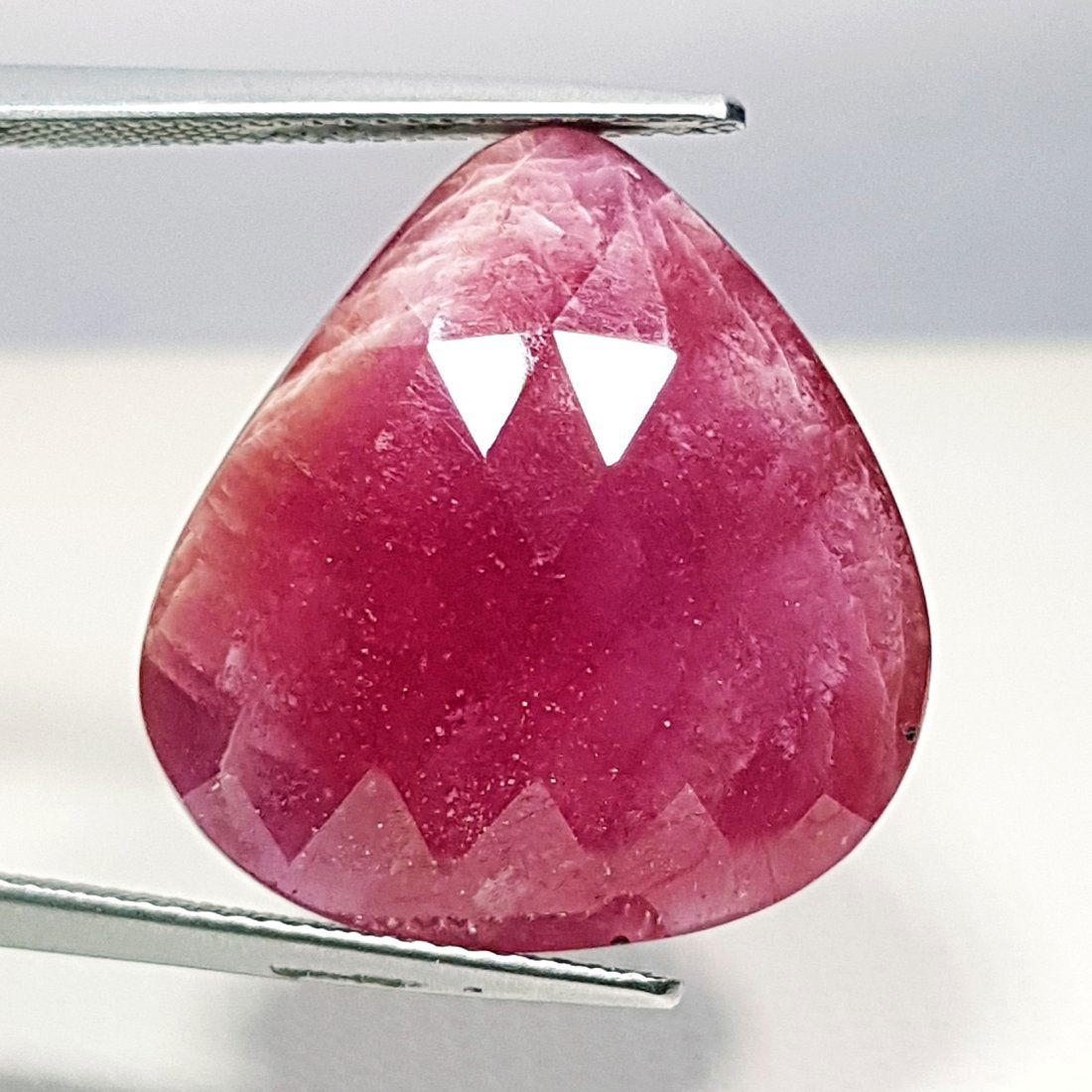 25.80 ct Natural Faceted Ruby (1 of 6)
