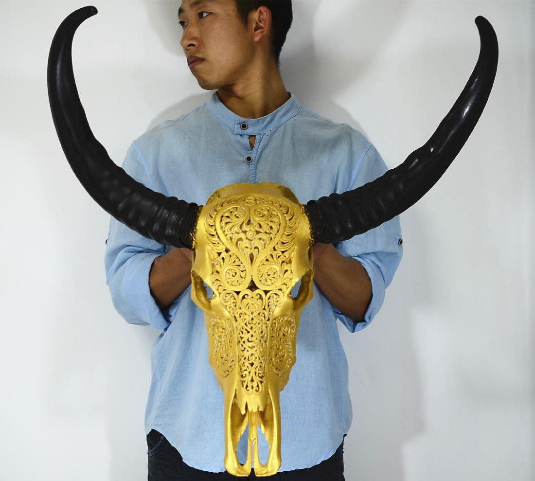 Huge cattle head carving artwork.: Reserve Reduced! Title: Huge cattle head carving artwork. Maker: Mr. Dika, Indonesia, engraving Origin: Asian private collection Date/Period: 21th Materials: Material: Bull Head Size: Size: about 70x8
