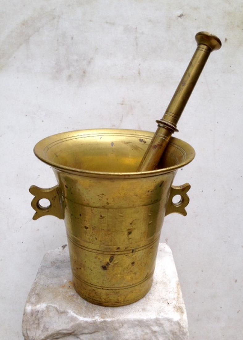 Early 19thc brass mortar and pestle In GC (1 of 5)