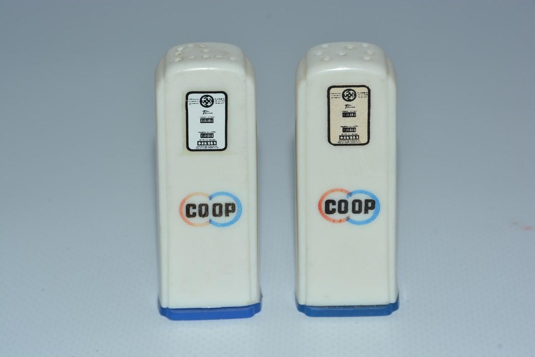 Co-op (double-circle) Plastic Gas Pump Salt & Pepper (1 of 2)